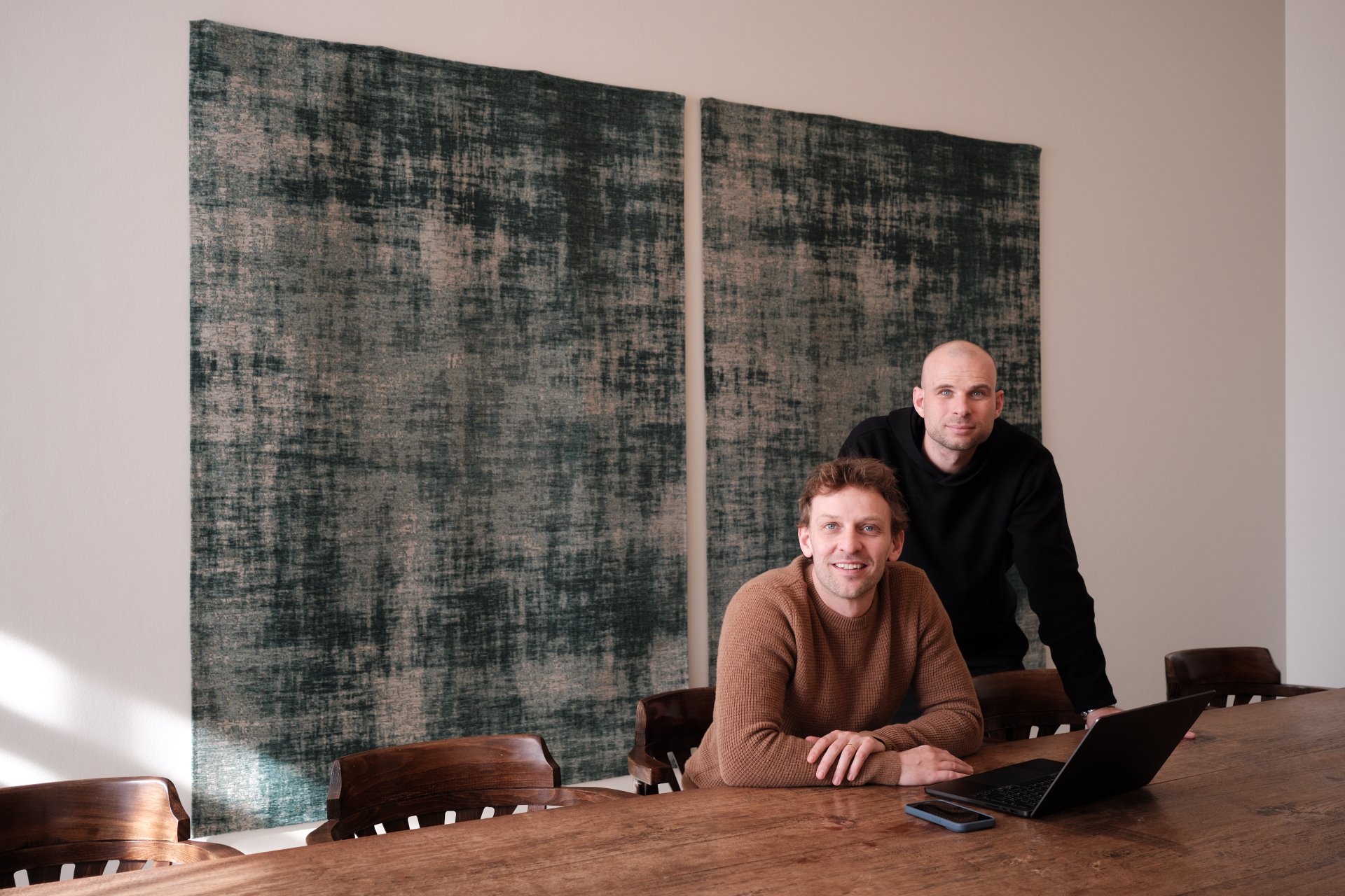 Portret van Ben en Joy, oprichters van 50Trades.